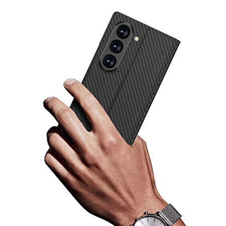 Galaxy Z Fold 6 Kılıf Karbon Fiber Tasarımlı Magnetik Tokalı Kartlıklı Zore Kıpta Zegna Kapak-Siyah