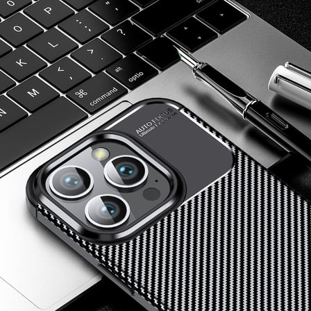 iPhone 16 Pro Kılıf Karbon Görünümlü Silikon Kamera Korumalı Üstün Koruma Novatech