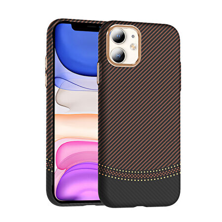 iPhone 11 Kılıf Magsafe Şarj Özellikli Karbon Fiber Görünümlü HGEA Gros Kapak - Gold-Siyah
