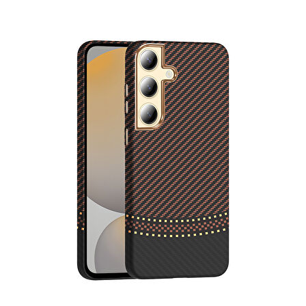 Galaxy S24 Kılıf M-safe Şarj Özellikli Karbon Fiber Görünümlü İKSP Gros Kapak - Gold-Siyah