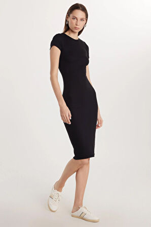 Kadın Standart Fit Bisiklet Yaka Kısa Kollu Modal Kumaş Midi Boy Siyah Elbise