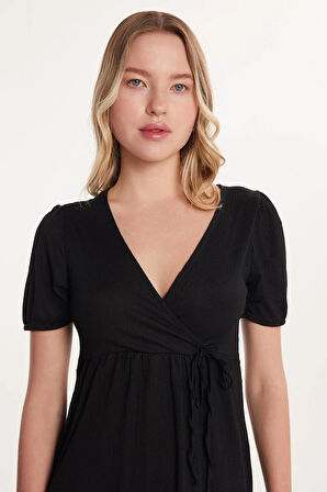 Kadın Standart Fit Normal Kesim V Yaka Gofre Midi Siyah Elbise