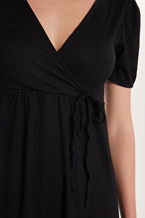 Kadın Standart Fit Normal Kesim V Yaka Gofre Midi Siyah Elbise