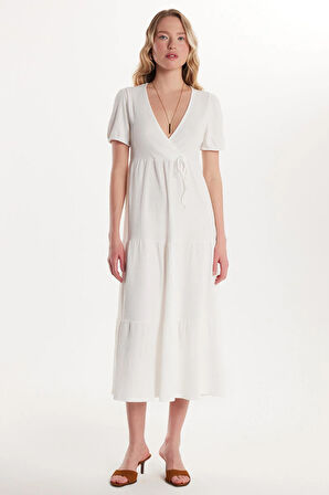 Kadın Standart Fit Normal Kesim V Yaka Gofre Midi Ekru Elbise