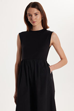 Kadın Standart Fit Sıfır Kol Bisiklet Yaka Modal Siyah Elbise