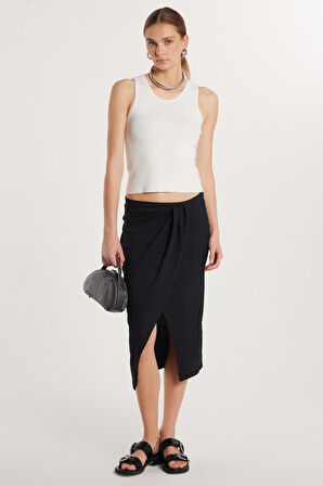 Kadın Regular Fit Klasik Kesim Gofre Önden Yırtmaçlı Siyah Midi Etek