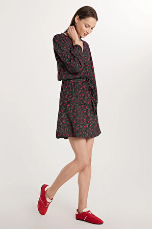 Kadın Slim Fit Dar Kesim Uzun Kollu Bağlamalı V Yaka Baskılı Viskon Elbise