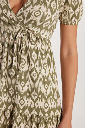 Kadın Slim Fit Dar Kesim Kısa Kollu Baskılı Gofre V Yaka Haki Elbise