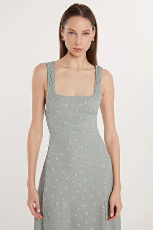 Kadın Slim Fit Dar Kesim İnce Askılı Kare Yaka Baskılı Gofre Kumaş Haki Elbise