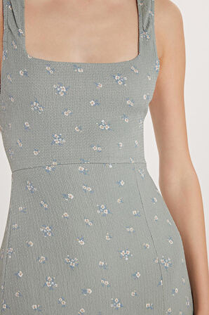 Kadın Slim Fit Dar Kesim İnce Askılı Kare Yaka Baskılı Gofre Kumaş Haki Elbise