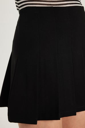 Kadın Slim Fit Dar Kesim Viskon Kumaş Pileli Siyah Mini Etek