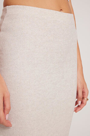 Kadın Slim Fit Dar Kesim Yırtmaçlı Bej Etek