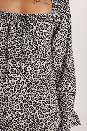 Kadın Standart Fit Uzun Kollu Bağlama Detaylı Kare Yaka Desenli Elbise