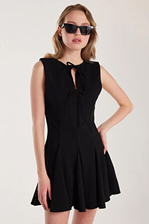 Kadın Regular Fit Klasik Kesim Boyun Bağlama Detaylı Mini Siyah Elbise