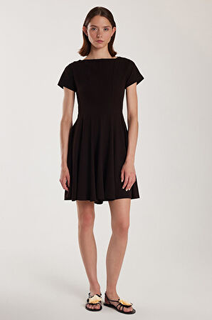 Kadın Regular Fit Klasik Kesim Bisiklet Yaka Pileli Mini Siyah Elbise