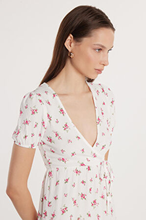 Kadın Slim Fit Dar Kesim Kısa Kollu Baskılı Gofre V Yaka Beyaz Elbise