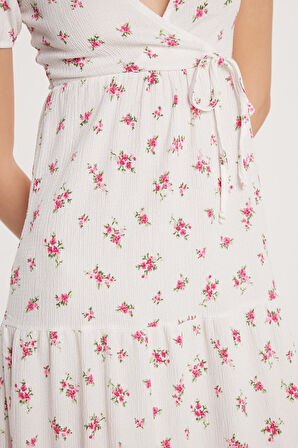 Kadın Slim Fit Dar Kesim Kısa Kollu Baskılı Gofre V Yaka Beyaz Elbise