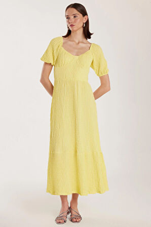 Kadın Standart Fit Normal Kesim Sırt Bağlama Detaylı U Yaka Midi Sarı Elbise