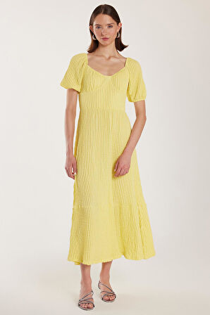 Kadın Standart Fit Normal Kesim Sırt Bağlama Detaylı U Yaka Midi Sarı Elbise