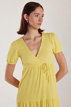 Kadın Standart Fit Normal Kesim V Yaka Gofre Midi Sarı Elbise