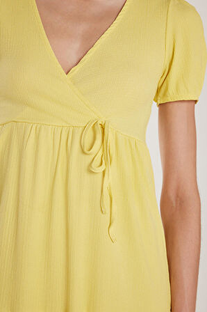 Kadın Standart Fit Normal Kesim V Yaka Gofre Midi Sarı Elbise