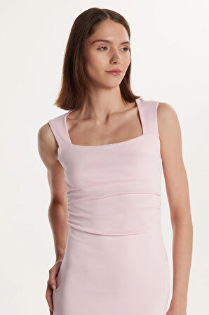 Kadın Modal Kumaş Standart Fit Normal Kesim Kare Yaka Arka Yırtmaçlı Viskon Pembe Elbise