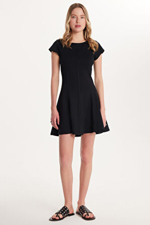 Kadın Standart Fit Kısa Kollu U Yaka Siyah Elbise