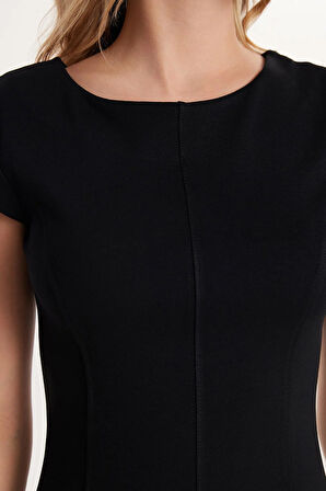 Kadın Standart Fit Kısa Kollu U Yaka Siyah Elbise