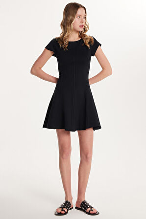 Kadın Standart Fit Kısa Kollu U Yaka Siyah Elbise