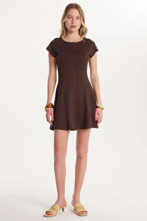 Kadın Standart Fit Kısa Kollu U Yaka Kahverengi Elbise