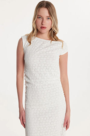 Kadın Standart Fit Omzu Açık Kayık Yaka Dantel Desenli Ekru Elbise