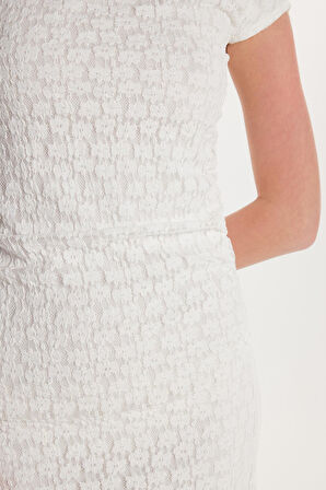 Kadın Standart Fit Omzu Açık Kayık Yaka Dantel Desenli Ekru Elbise