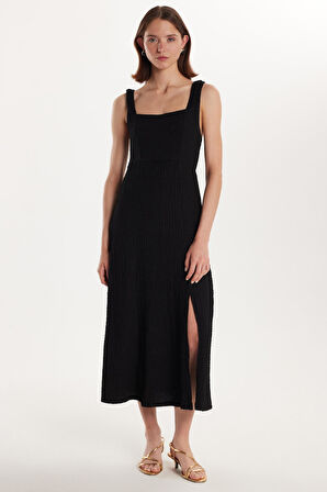 Kadın Standart Fit Kısa Kollu Kare Yaka Yırtmaçlı Siyah Elbise