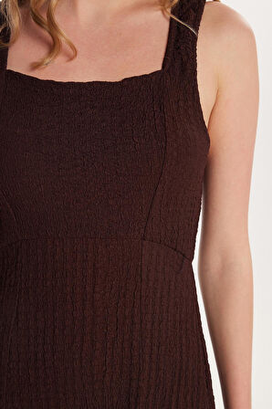 Kadın Standart Fit Kısa Kollu Kare Yaka Yırtmaçlı Kahverengi Elbise