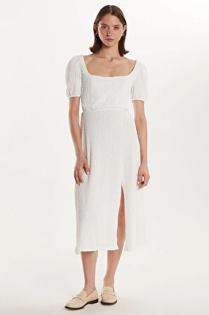 Kadın Standart Fit Kısa Kollu Lastikli Kare Yaka Yırtmaçlı Ekru Elbise