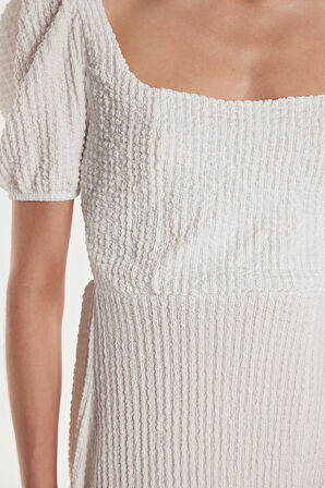 Kadın Standart Fit Kısa Kollu Lastikli Kare Yaka Yırtmaçlı Ekru Elbise