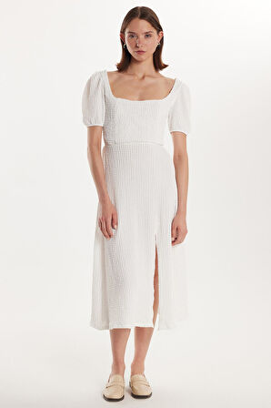 Kadın Standart Fit Kısa Kollu Lastikli Kare Yaka Yırtmaçlı Ekru Elbise