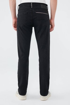 Mavi Dar Kesim Pamuklu Jake Jeans Erkek KOT PANTOLON 0042218775 SİYAH