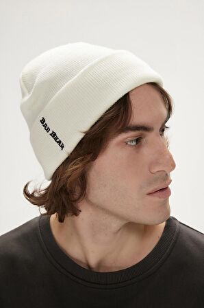 LABEL BEANIE OFF-WHITE