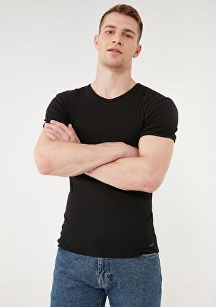 Mavi V Yaka Siyah Basic Tişört 063748-900