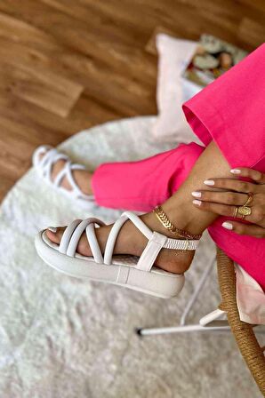 Kadın Yumuşak Pedli Bileği Lastikli Sandalet Beyaz