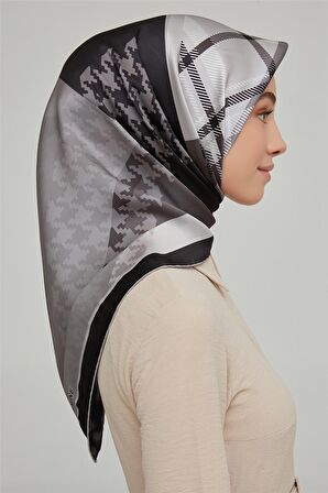 Armine Sura İpek Eşarp 21Ka8620 05