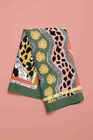 D1 Beyaz Siyah Köpek Bandanası Figür Desenli Premium Özel Üretim 45x45 DG2069