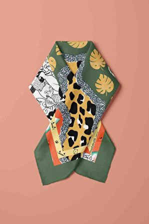 D1 Beyaz Siyah Köpek Bandanası Figür Desenli Premium Özel Üretim 45x45 DG2069