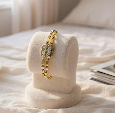 Çift Sıralı Baget Taşlı Altın Renk Bileklik