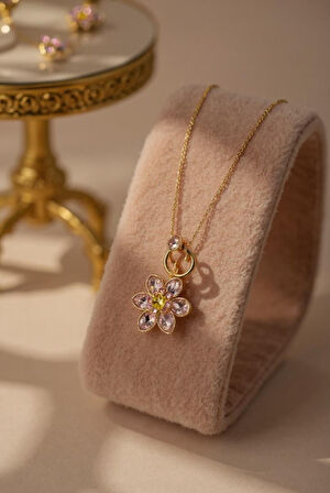 Altın Renk Taşlı Çiçek Figürlü Çelik Kolye