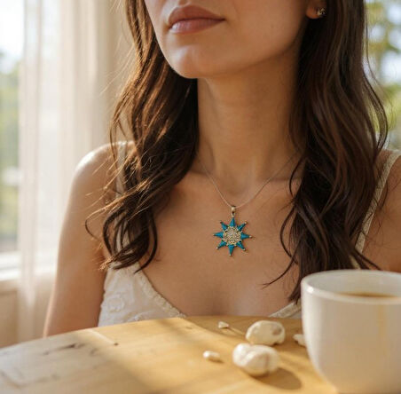 Mavi Yıldız Motifli Işıltılı Taşlı Zarif Kolye