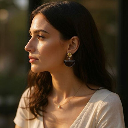 Kahverengi Taşlı Minimal Tarz Küpe