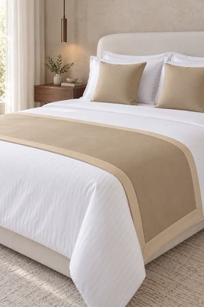 Varol 70x250 Yatak Şalı (Runner) ve 2 Adet 45x45 Kırlent Seti – Otel Konsept Lüx Dekoratif Set - BEJ