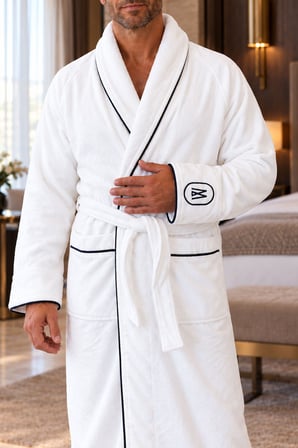 Varol Elegant Monogram Beyaz Erkek Bornoz – Yüksek Gramajlı, Uzun Kesim, Şal Yaka - S